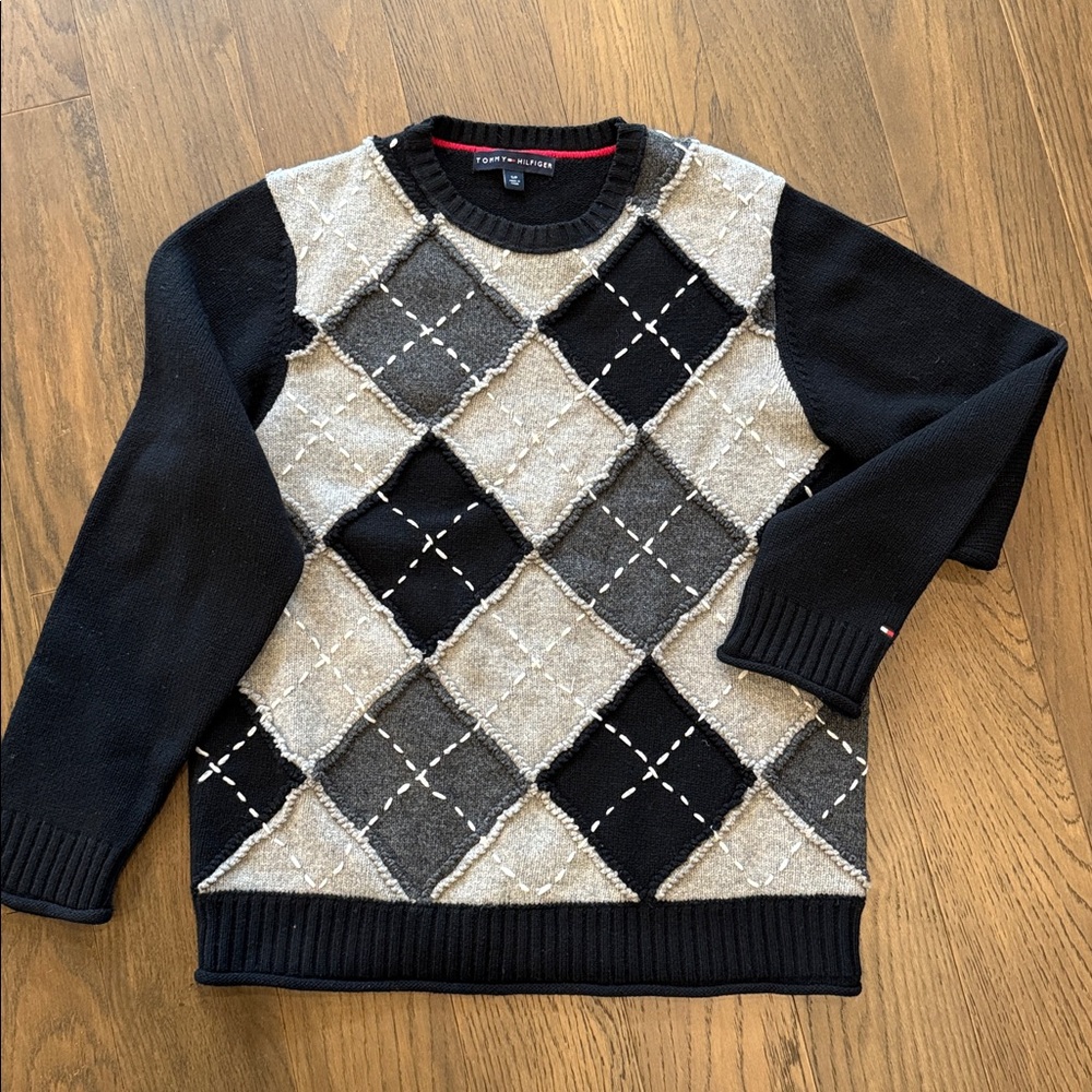 Tommy Hilfiger Men’s Sm. 100% Lambs Wool Sweater in black, gray, and charcoal